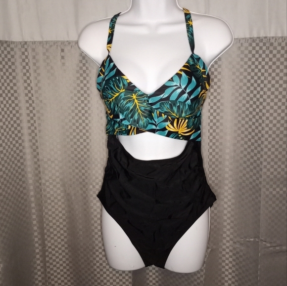 womans leafy print criss cross one piece bathing suit with Cutout design - Picture 7 of 8